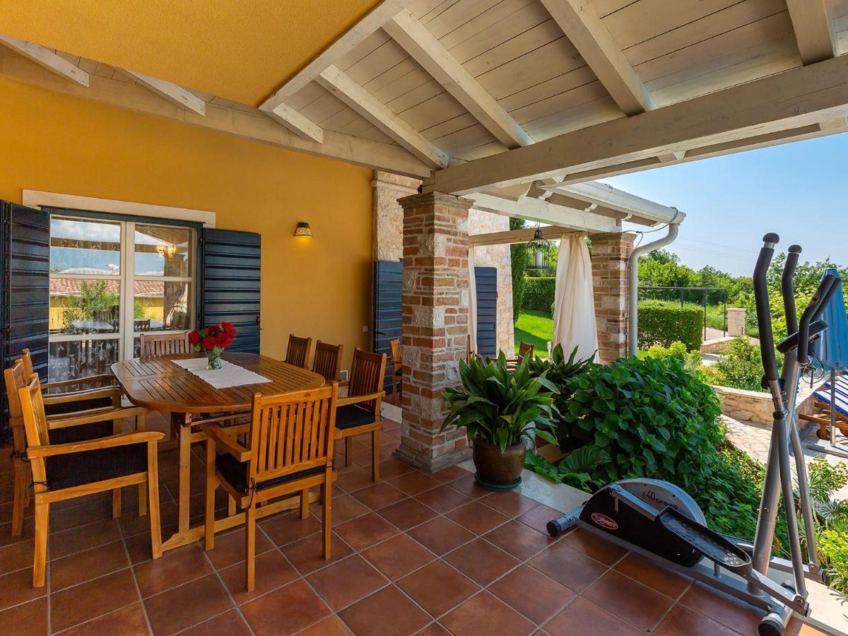 Villa Salvea With Heated Pool Montizana Экстерьер фото